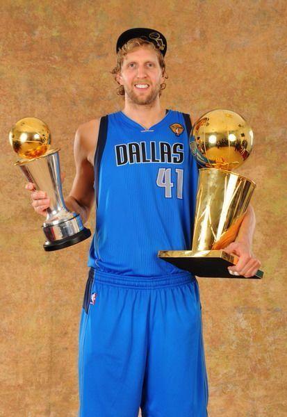 诺维茨基雕像揭幕,达拉斯传奇永存    诺维茨基雕像揭幕,达拉斯传奇永存